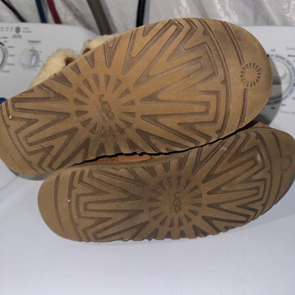 Women’s Ugg Fleece boots size 8 - Picture 3 of 3